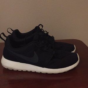 NIKE Roshe Ones